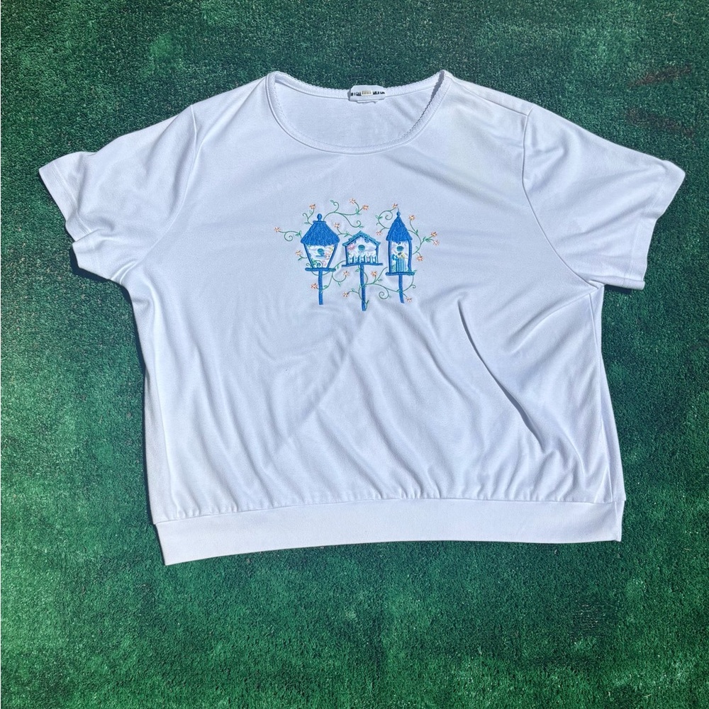 White Vintage Bon Worth embroidered women’s birdhouses t-shirt